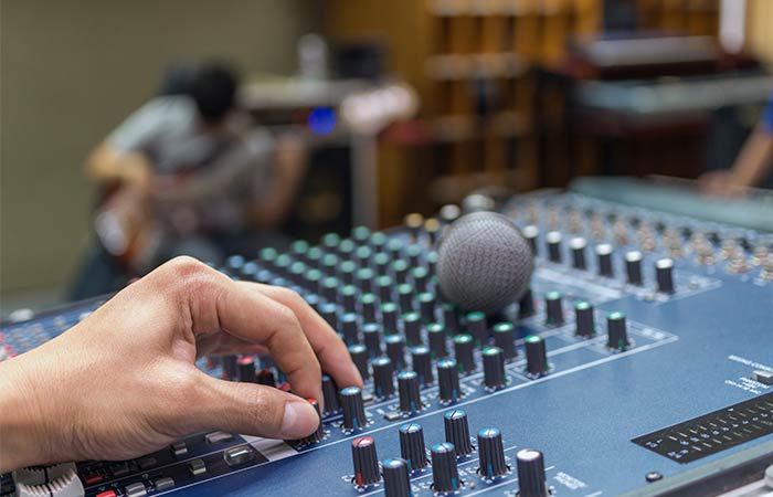 Audio Mixing Console 1 - Furmanagers Audio Mixing Console 1